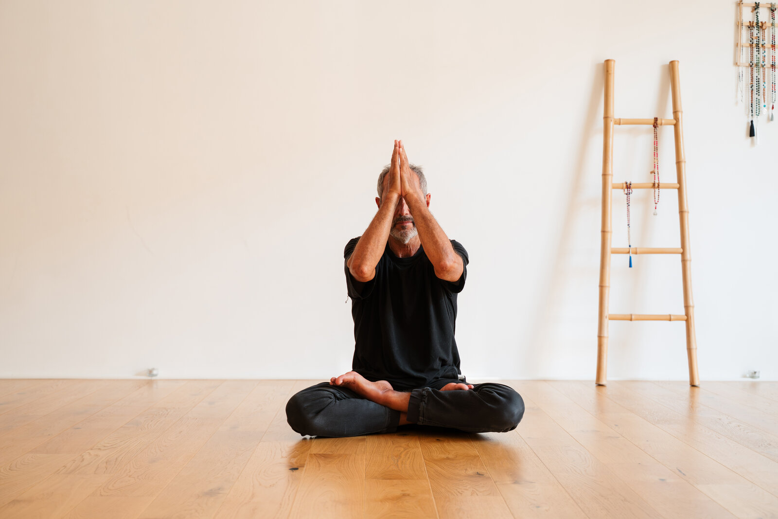 Maurizio Sestieri pratica yoga